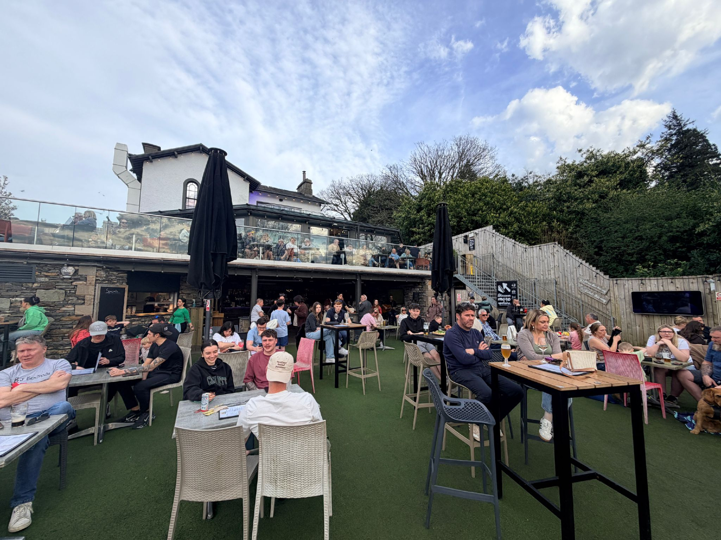 Lake View Garden Bar